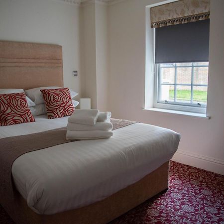 Hotel The Clarendon Royal Community à Gravesend Extérieur photo