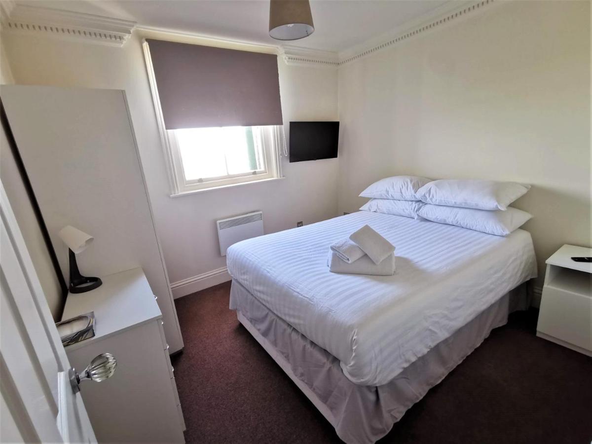 Hotel The Clarendon Royal Community à Gravesend Extérieur photo