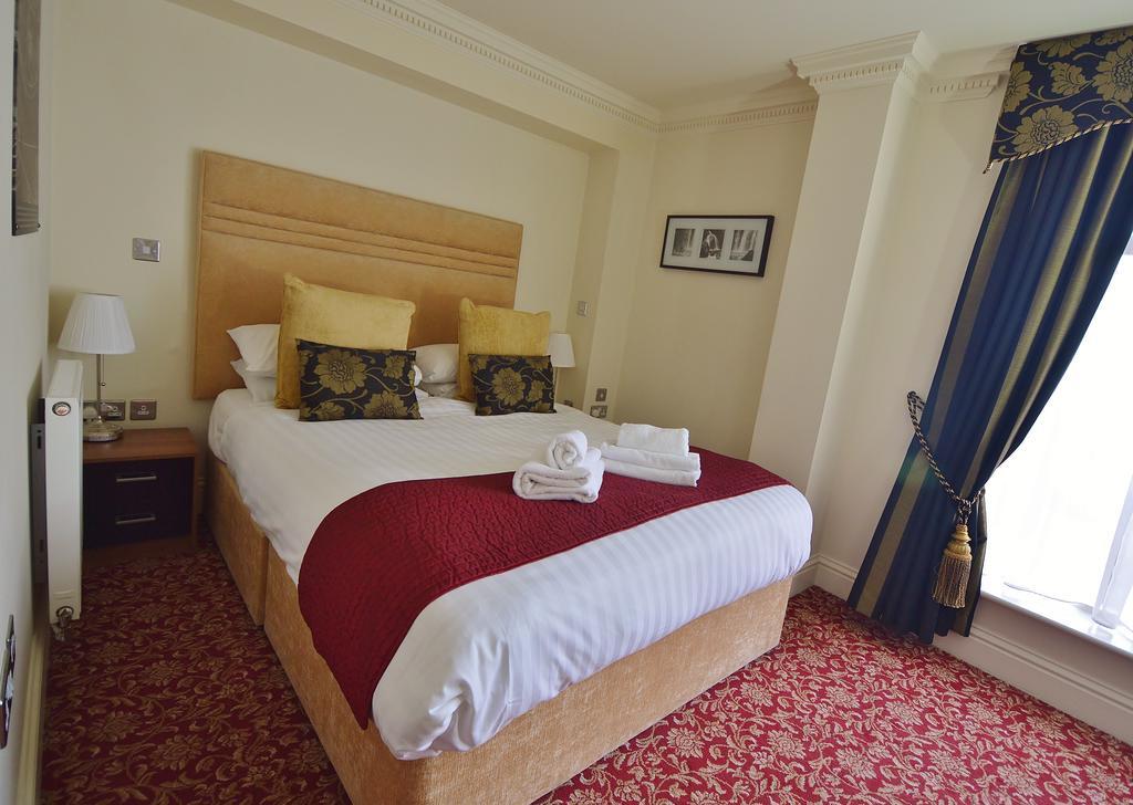 Hotel The Clarendon Royal Community à Gravesend Extérieur photo