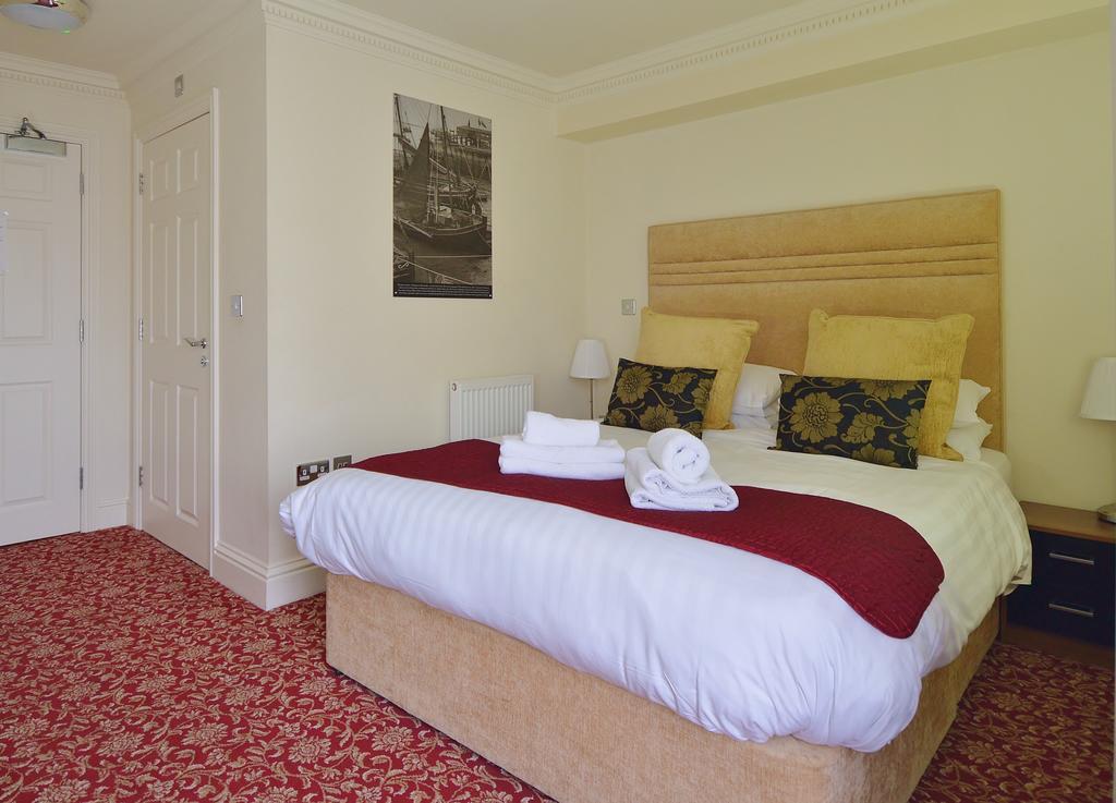 Hotel The Clarendon Royal Community à Gravesend Extérieur photo